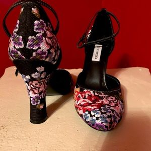 Steve Madden pumps with detachable ankle strap